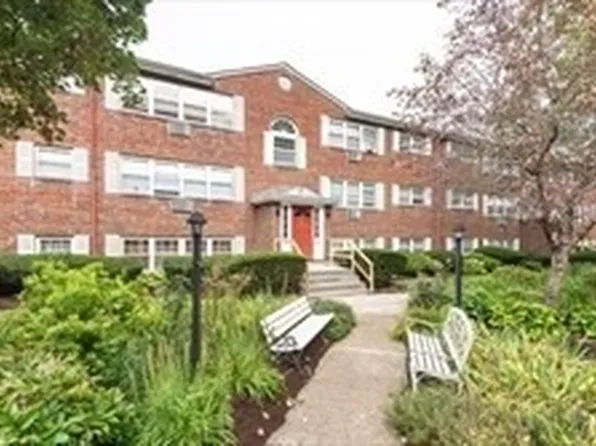 7 Cass St APT 6, West Roxbury, MA 02132