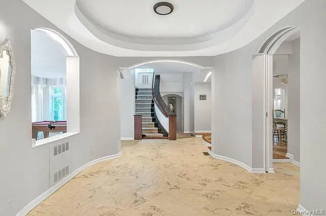 5 bed, 4.5 bath, 4290 sqft, $8,000 — Photo 3
