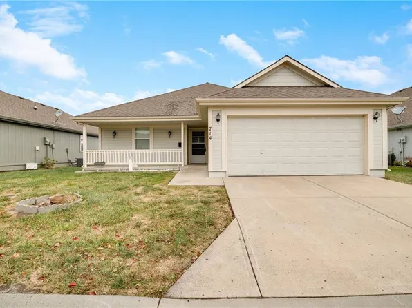 714 E Saturn Dr, Raymore, MO 64083