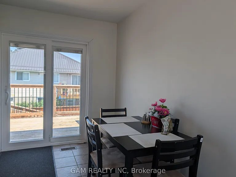11 Jason Cres #UPPER LEVEL — Photo 4