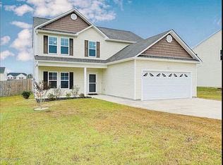 203 Groveshire Pl, Richlands, NC 28574