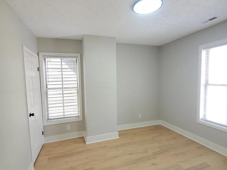 33 S Cypress Ave — Photo 11