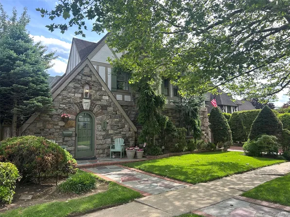 58 Park Lane, Rockville Centre, NY 11570