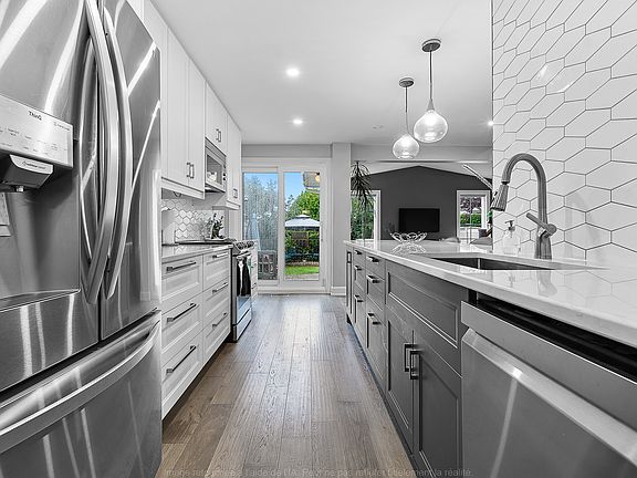 2nd image of 6417 Glen Knolls Dr