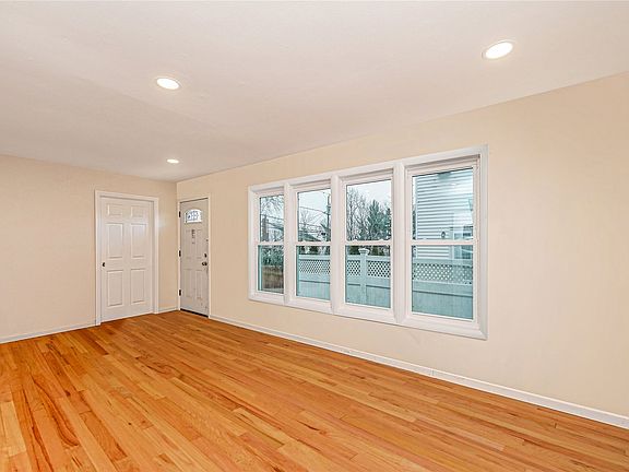 4th image of 1666 Brentwood Rd