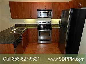 4th image of 889 Date St Unit 204
