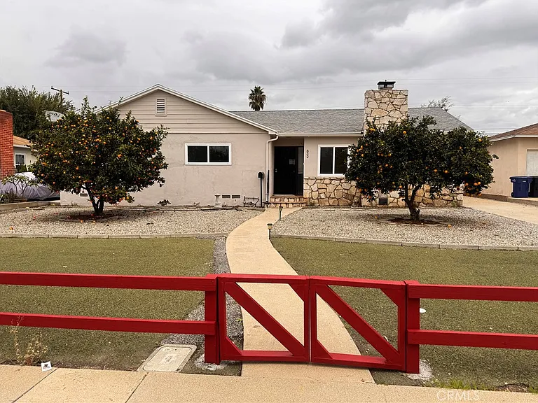 832 W Granada Ct — Photo 1
