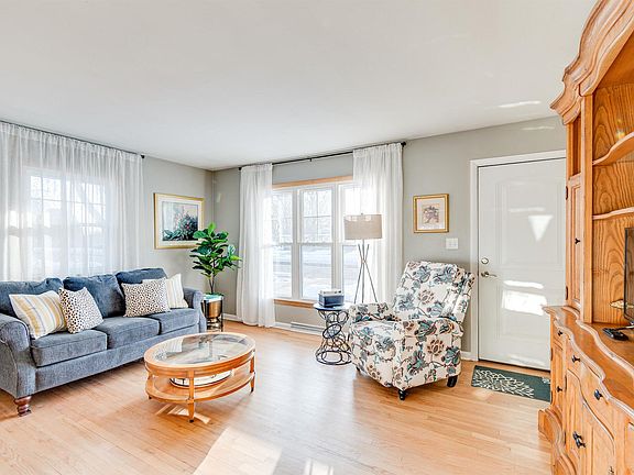 2nd image of 1008 1st Ave