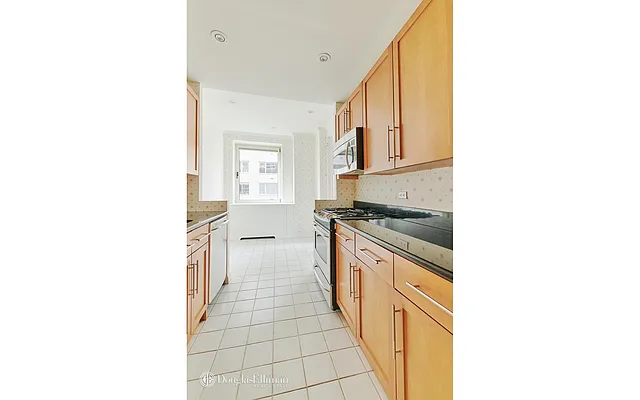 Rented by Douglas Elliman | media 6