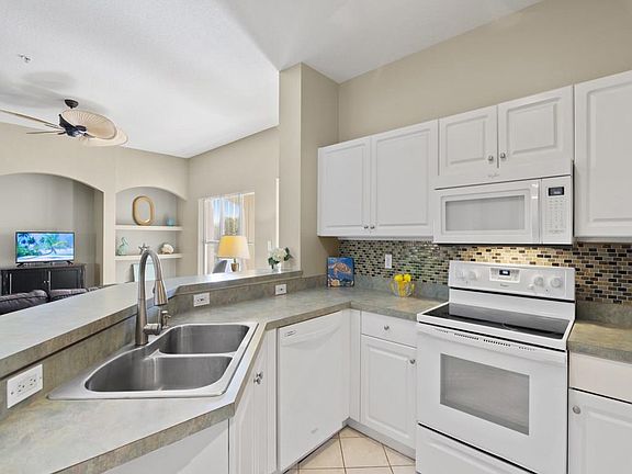 5th image of 5015 Fairways Cir APT 304
