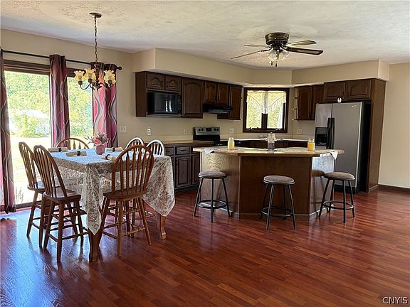 3rd image of 6994 Cove Rd