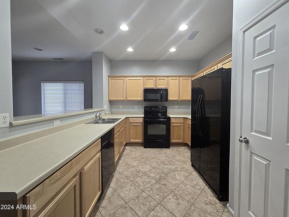 4th image of 44333 W CYPRESS Lane