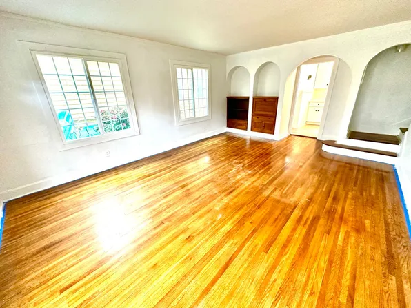 Stunning Ocean & Bay View Two-Story Home on the Long Beach Peninsula