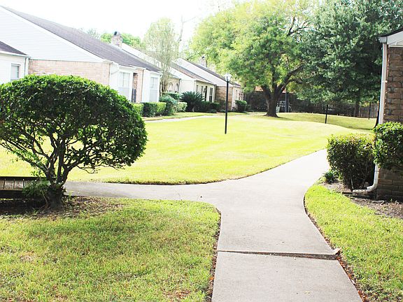 Community Courtyard Area