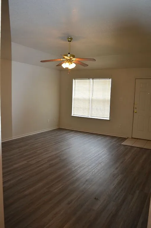 3 bed, 1200 sqft, $1,250 — Photo 3