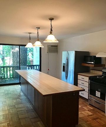 2nd image of 2921 N Southport Ave #2