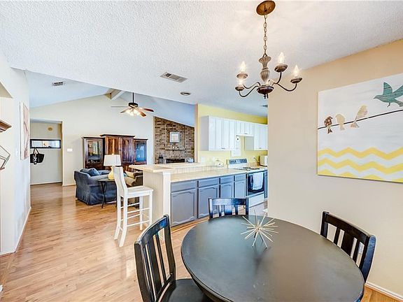 4th image of 1005 Simon Dr