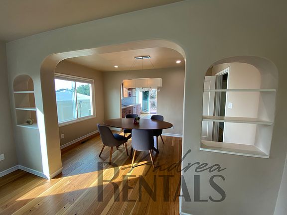 4th image of 4083 Lincoln Ave