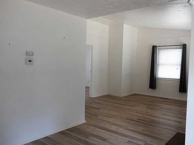 494 W Shields St — Photo 22