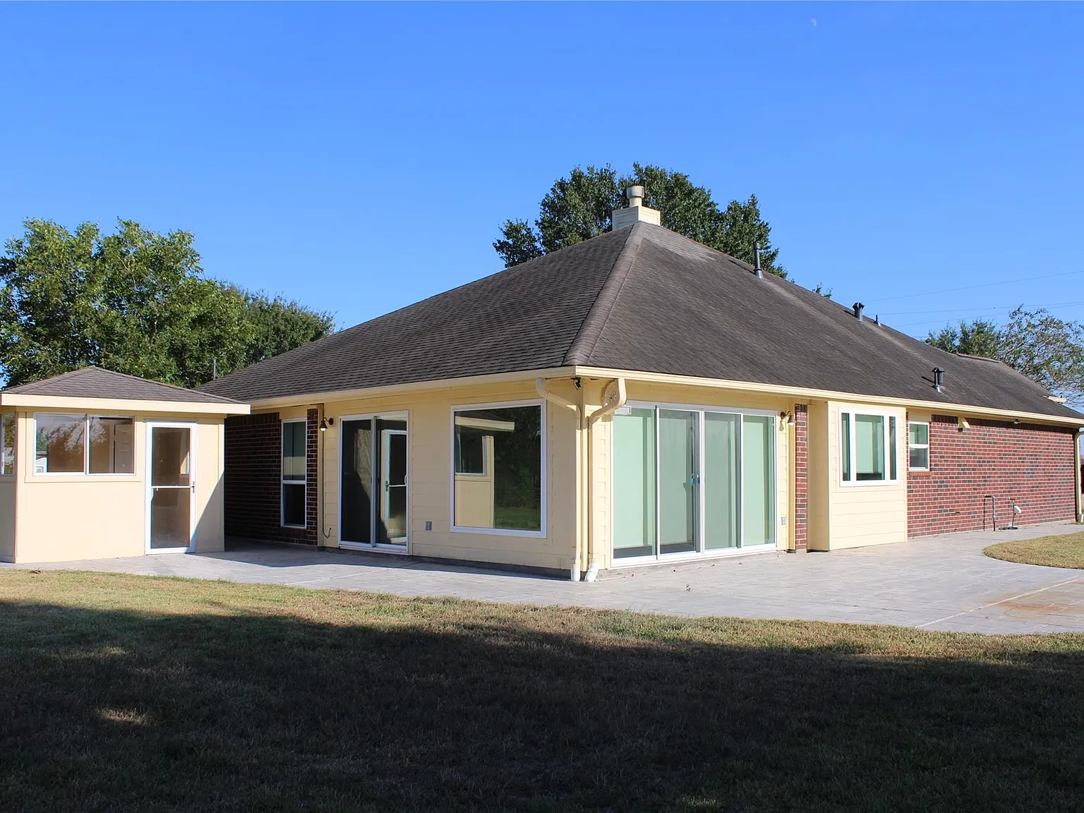 3 bed, 2.5 bath, 2615 sqft, $3,150 — Photo 2