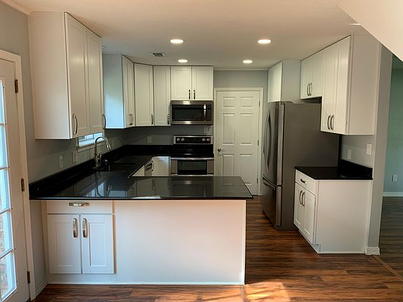 4th image of 4109 Red Oak Dr