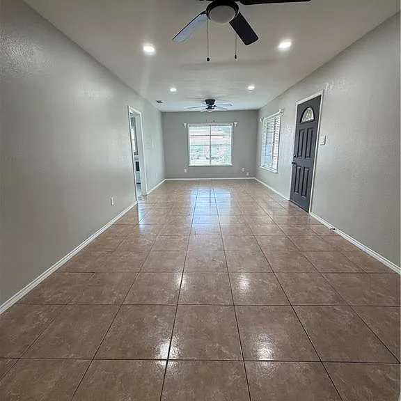 700 E Sam Houston Blvd — Photo 7