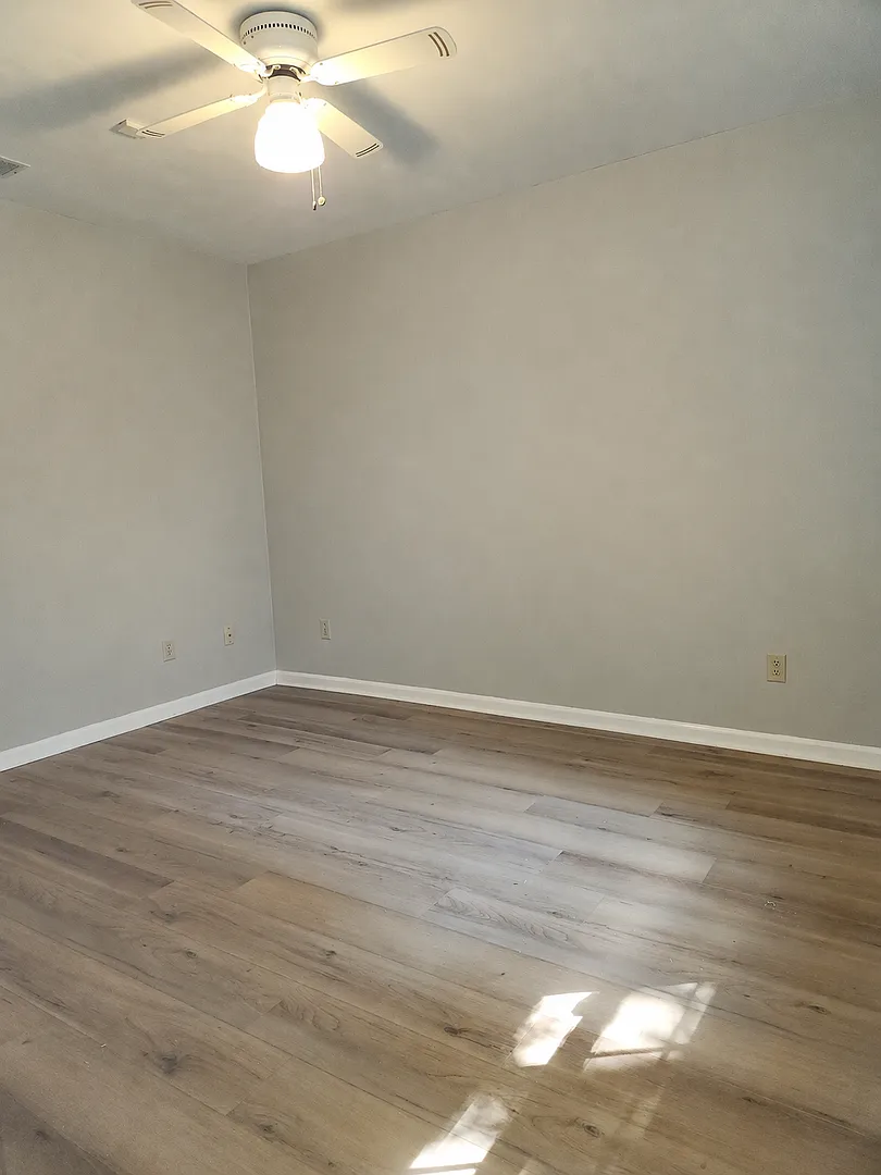 Spacious 4-Bedroom Single-Family Home Near Naval Station Norfolk — Photo 4