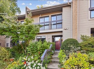 11613 Windbluff Ct, Reston, VA 20191