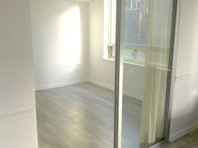 633 Bay St #511 — Photo 12