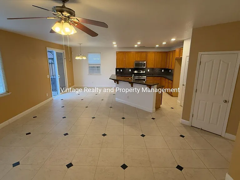 244 Lazy Ridge Ave — Photo 11