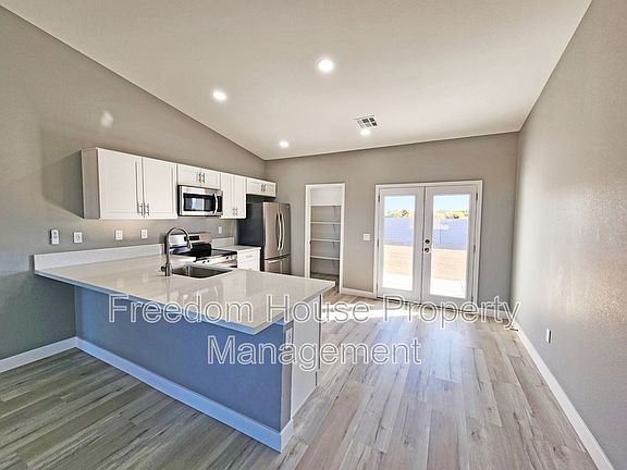 4th image of 861 Valiant Ave