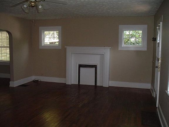 4th image of 300 Clay St