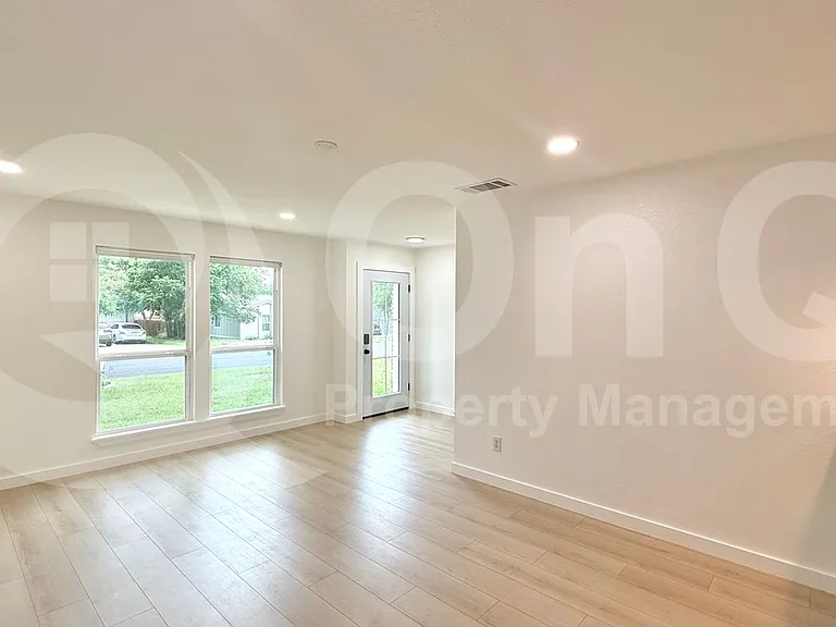 710 Wales Way — Photo 7