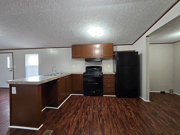 3rd image of 229 Robin Dr