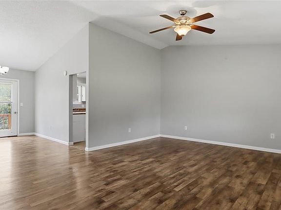 3rd image of 16650 Walnut Dr