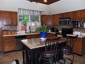 3rd image of 32 Smith St