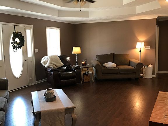 5th image of 219 Williamsburg Cir