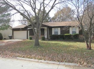 2863 Park Valley Dr, Saint Peters, MO 63376
