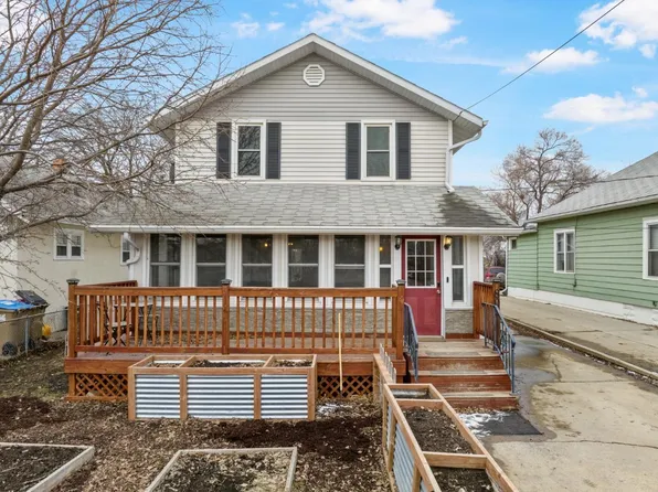 802 Beacon St, Minot, ND 58701