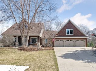 4004 Hallgren Ct, Excelsior, MN 55331