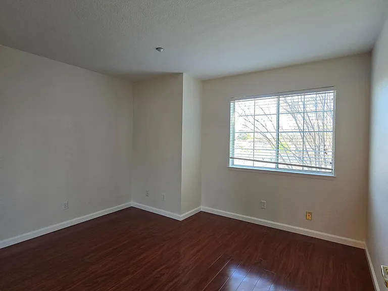 2001 Eastwood Dr #24 — Photo 7