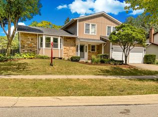 253 Armstrong Dr, Buffalo Grove, IL 60089