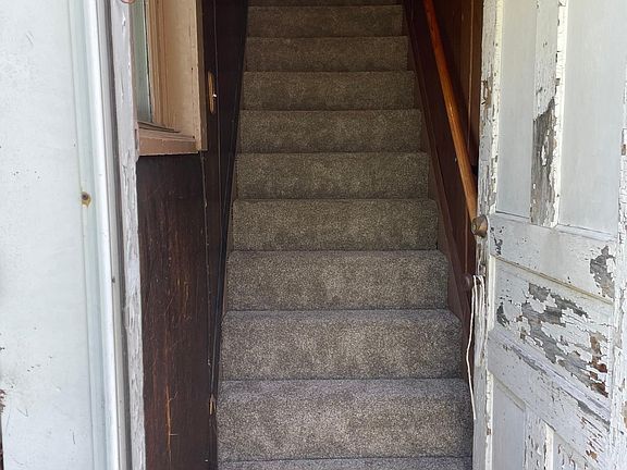 5th image of 264 1/2 Woods Ave