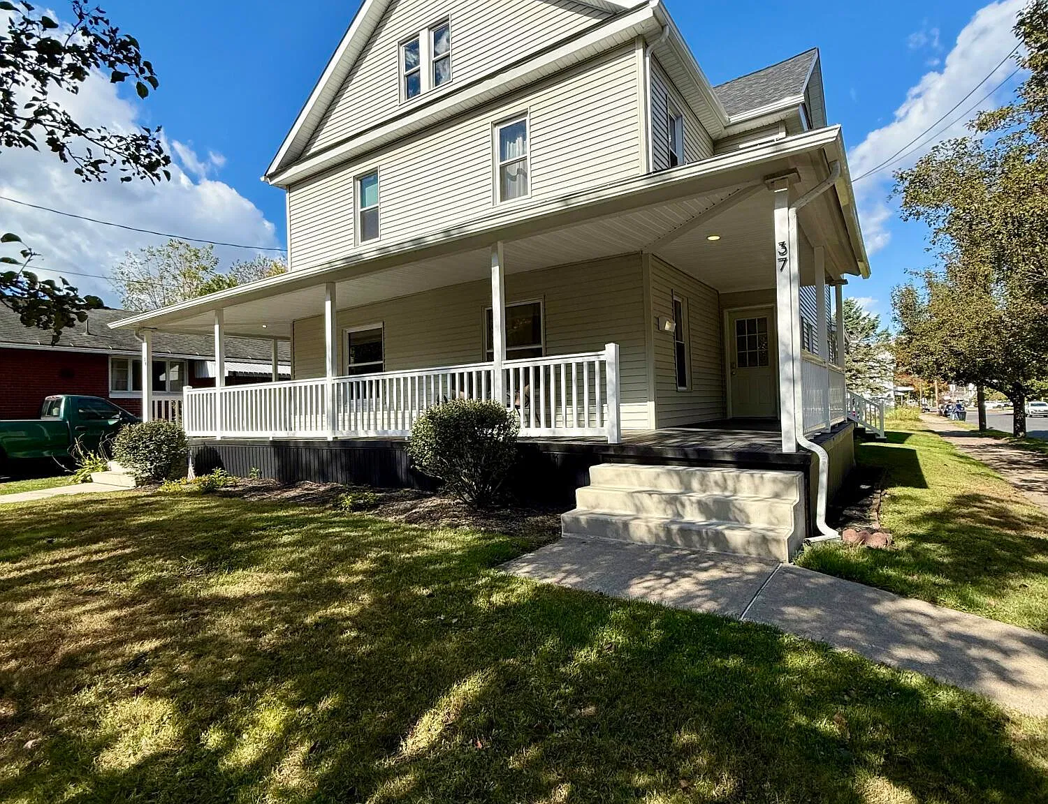 3 bed, 1.0 bath, 1542 sqft, $1,750 — Photo 1