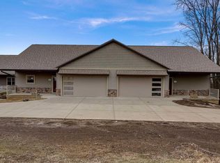 21 Sienna Hills Cir, Mount Horeb, WI 53572