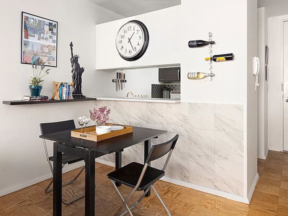 4th image of 157 E 32nd St APT 18D