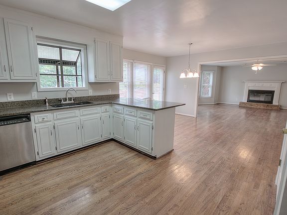 4th image of 125 Glenclairn Ct