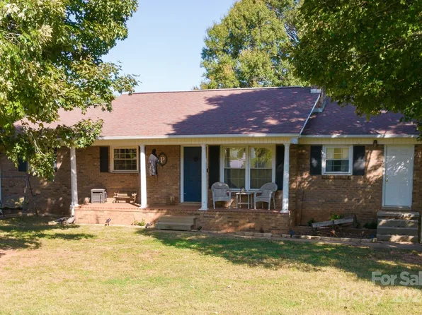 3384 Mays Chapel Cir, Newton, NC 28658