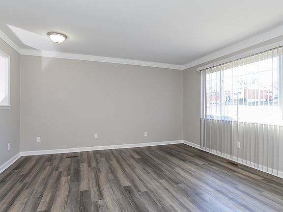 3rd image of 11718 Hamlet Rd