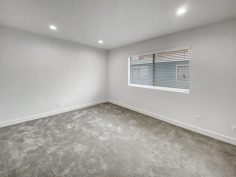 2 Bed, 2.5 Bath Townhouse Unit * North Glendale * Washer Dryer — Photo 18